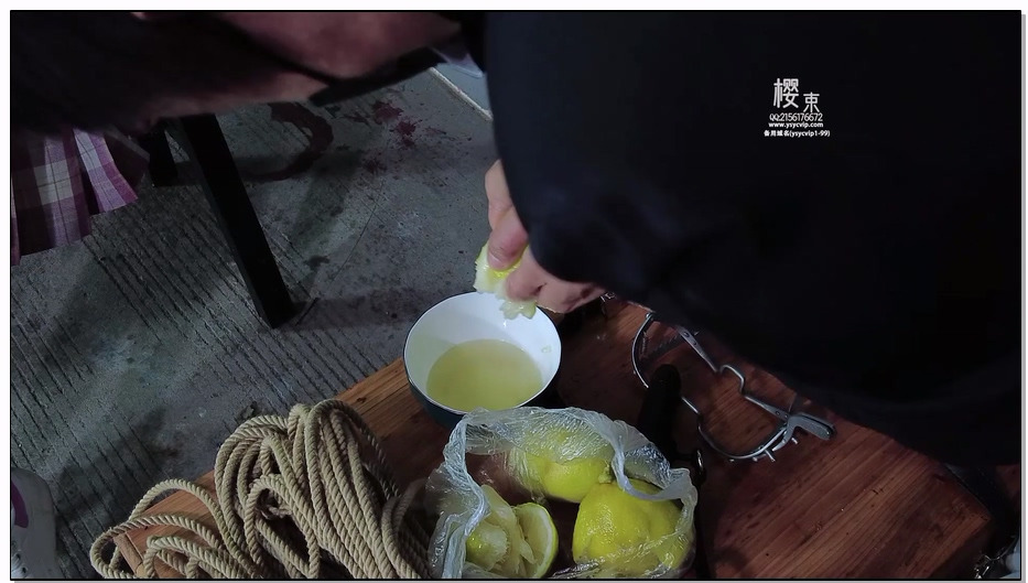【樱束原创】对女学生的深喉折磨 老虎凳上垫砖裸足TK惩罚学生！强迫戴深喉口球双环