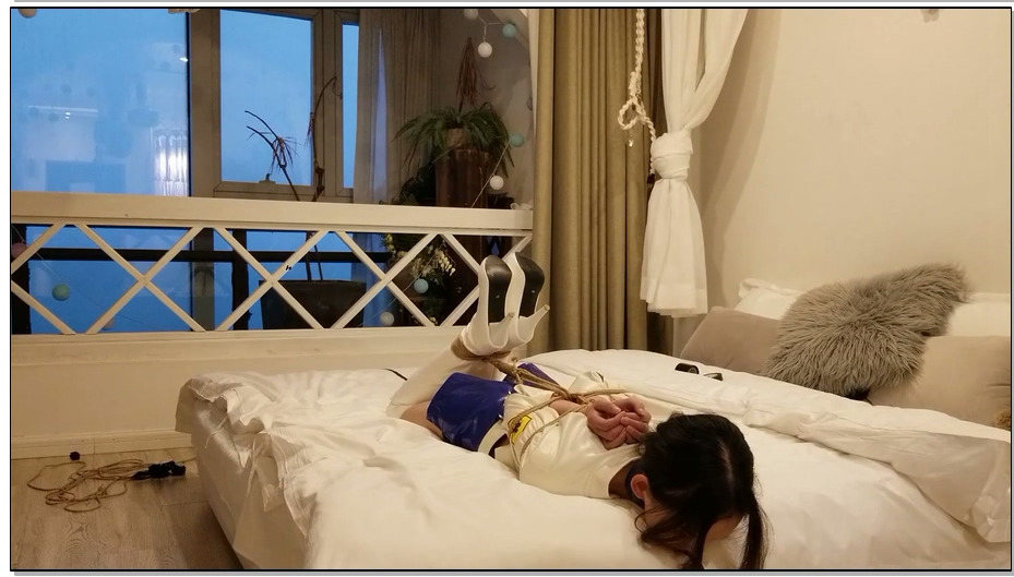 【奥特曼】二女捆绑 婷婷赛车服和她的闺蜜 2 四马挣扎