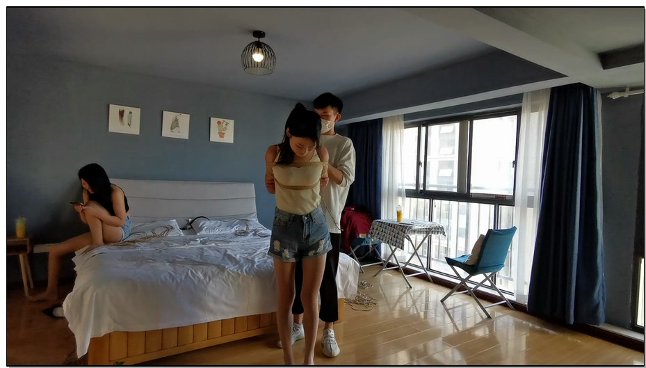 【奥特曼也很酷】把两个妹子绑到椅子上，口水会留下来吗
