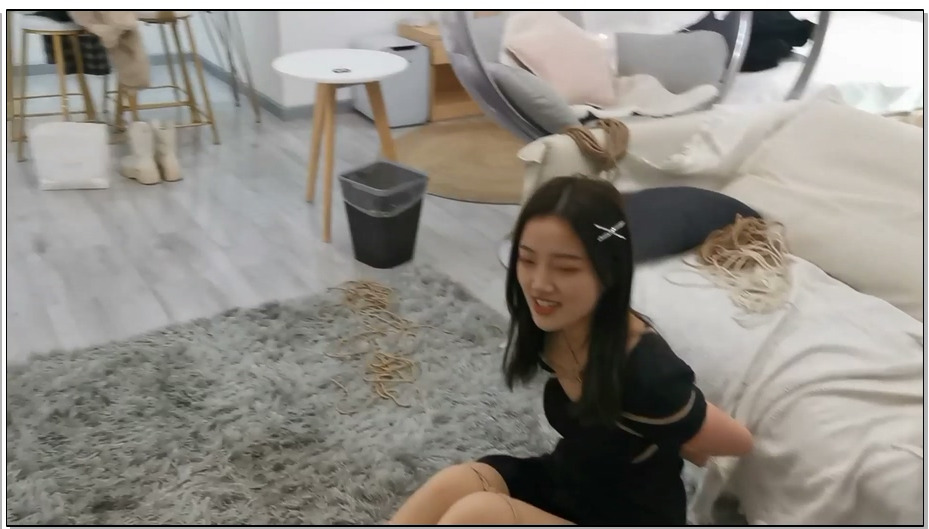 【奥特曼也很酷】新妹子童童 年前拍的新妹子长的还蛮美的，耐绑性也不错