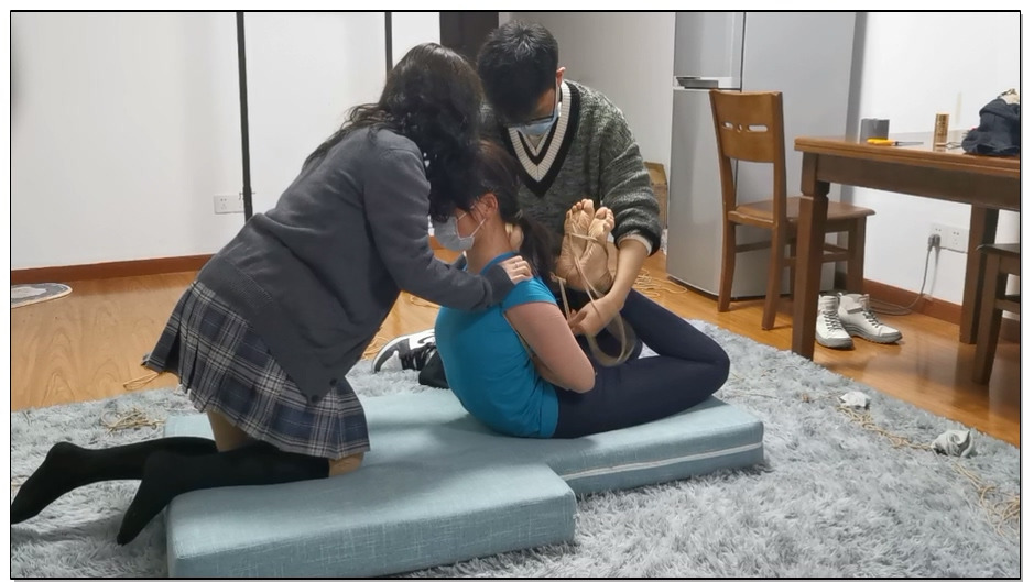 【奥特曼】新妹子诗诗 脚尖碰到头顶的极限驷马