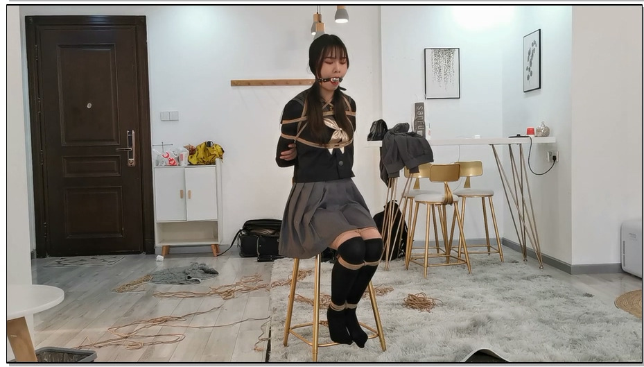 【奥特曼】绒绒JK独自放置一小时，因为绑的难受居然自己逃出去了