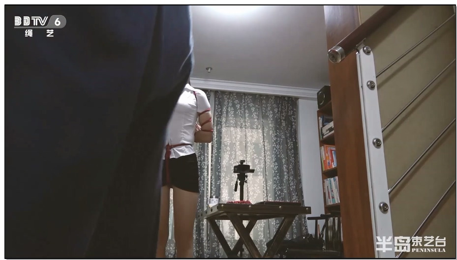 【半岛束艺】一顿操作猛如虎：楼道外出+强制开衣