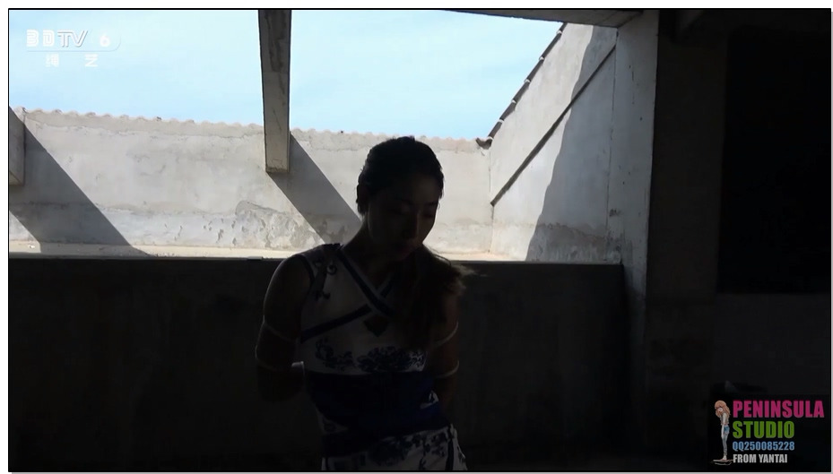 【半岛束艺】舞动的精灵：大美泳装丝袜海岸废墟献舞