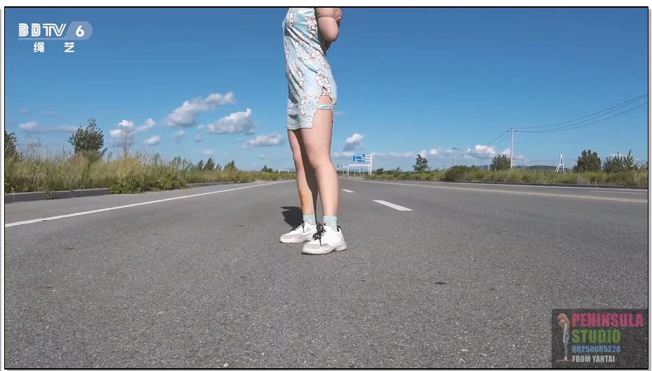 【半岛束艺台】海语227国道五花霸气散步，怒脱鞋光脚走路