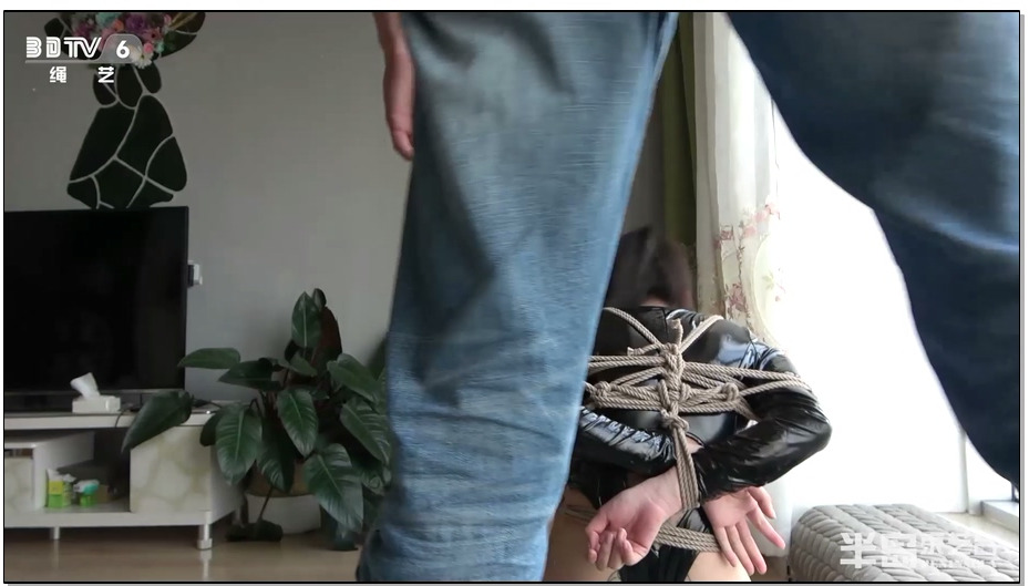 【半岛束艺】童若轩漆皮高叉泳装倒吊