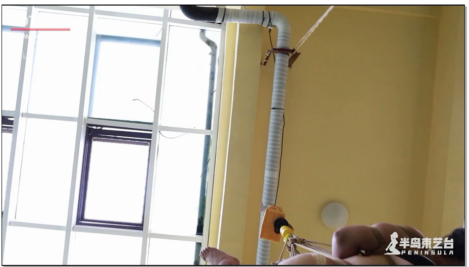 【半岛束艺】台长的新发明：丝袜抹胸