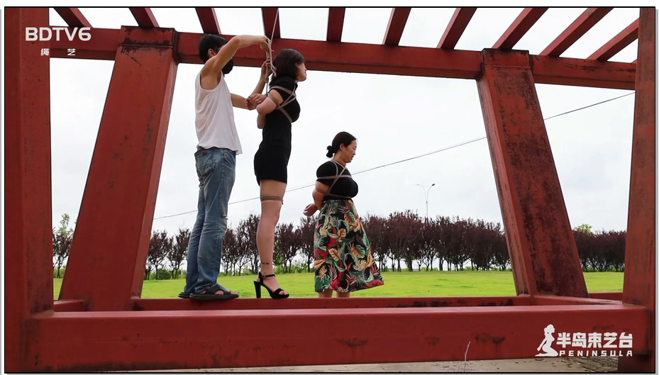 【半岛束艺】平衡木上的一对母女